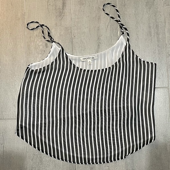 Arden B flowy crop top - Picture 3 of 6